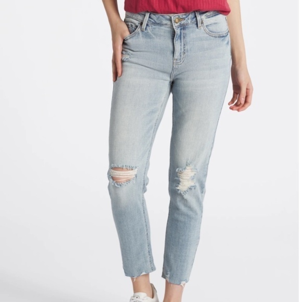 Casual Light Blue Distressed Cropped Jeans